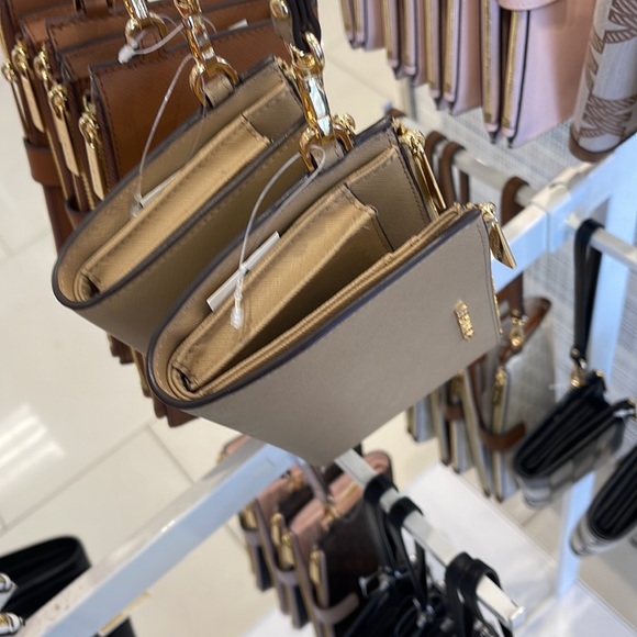 MICHAEL KORS LARGE DOUBLE ZIP WRISTLET WALLET PHONE CASE CLUTCH 
Camel
NWT - Picture 9 of 16